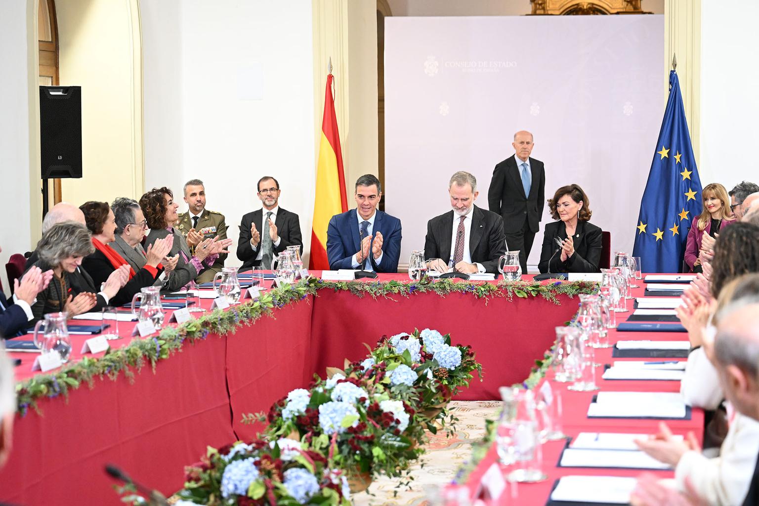 Fotografía de Felipe VI preside la constitución del Pleno de la Comisión Nacional para conmemorar el V Centenario del Consejo de Estado