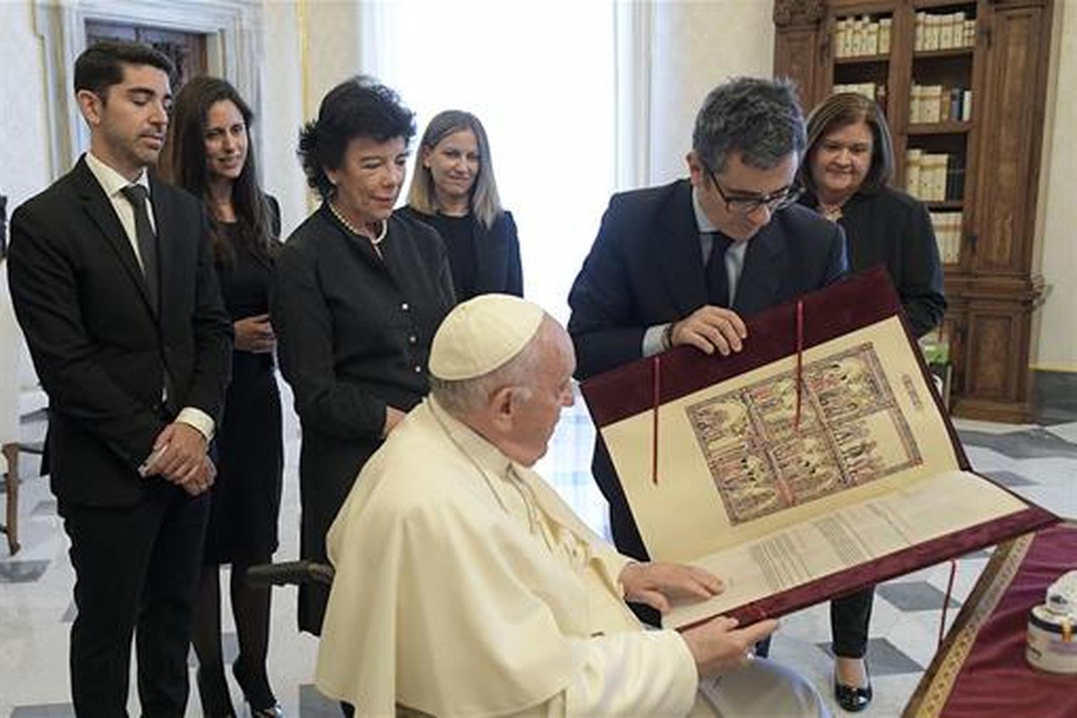 Fotografía de Sánchez no asistirá al funeral del Papa. Sí lo harán los Reyes, parte del Ejecutivo y Feijóo