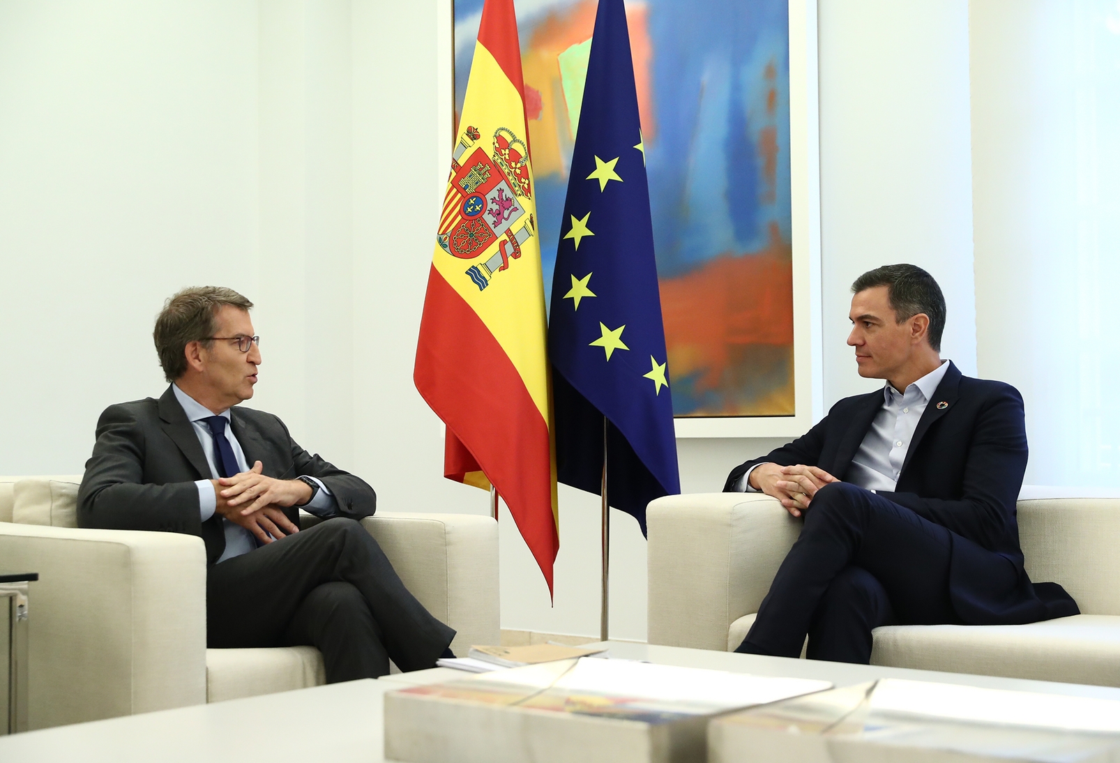 Fotografía de Cancelada la reunión entre Sánchez y Feijóo por el trágico accidente en Córdoba